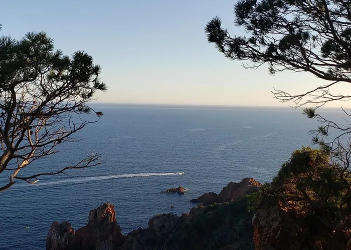 Fréjus plage T2, piscine, parking, plages à 200m