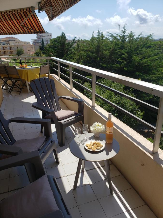 T2, Piscine, Parking, Plages à 200m * Fréjus
