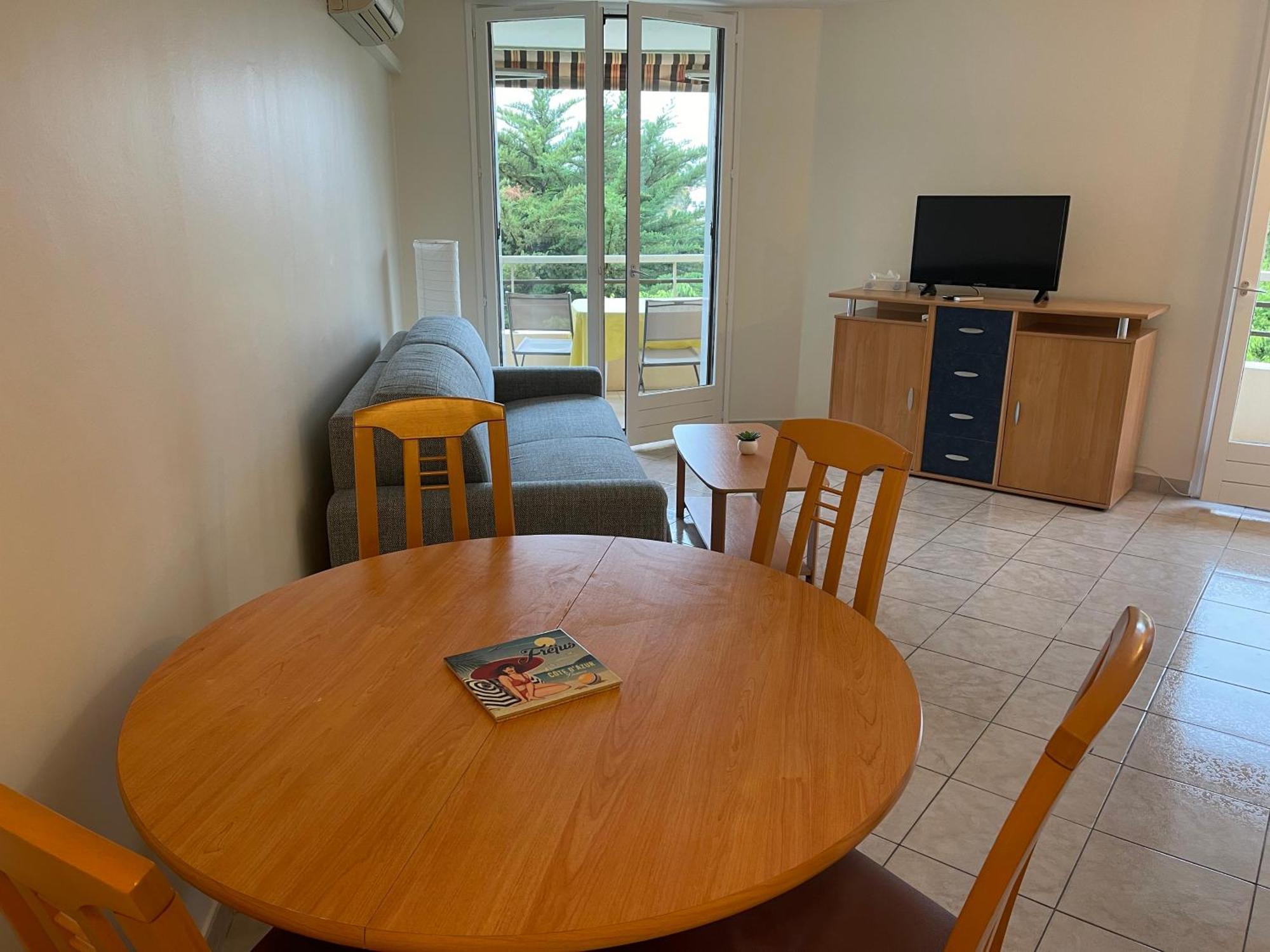 T2, Piscine, Parking, Plages à 200m Fréjus